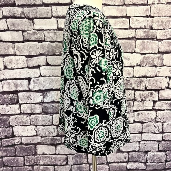 Charter Club Black, White & Green V-Neck Blouse Size 1X - Picture 7 of 9